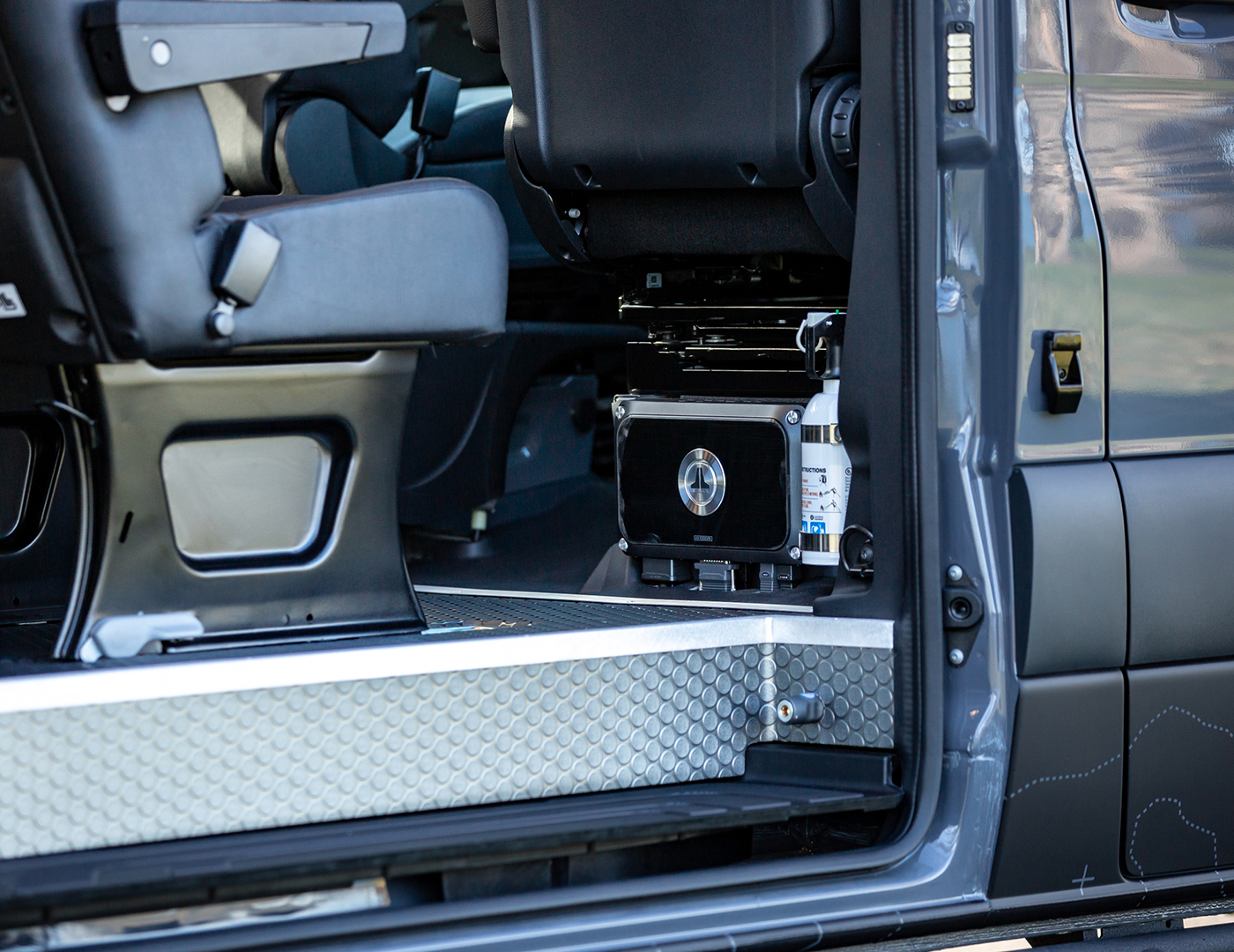 custom van conversion Hermes 2019 mercedes benz sprinter 170 Dually 4wd passenger slider door step on-board air compressor