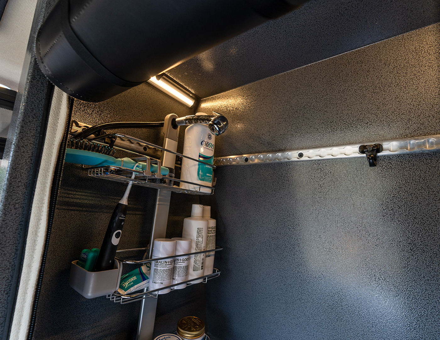 Interior aluminum shower stainless steel mac track shower head freshwater